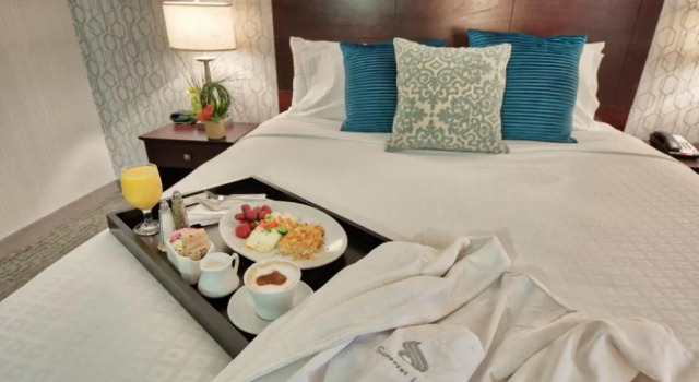 Четырёхместный номер Deluxe с красивым видом из окна Somerset Inn Troy