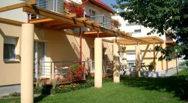 Luca Apartments, Book Lejlighed Hoteller i Western Transdanubia med parkering, Parkering