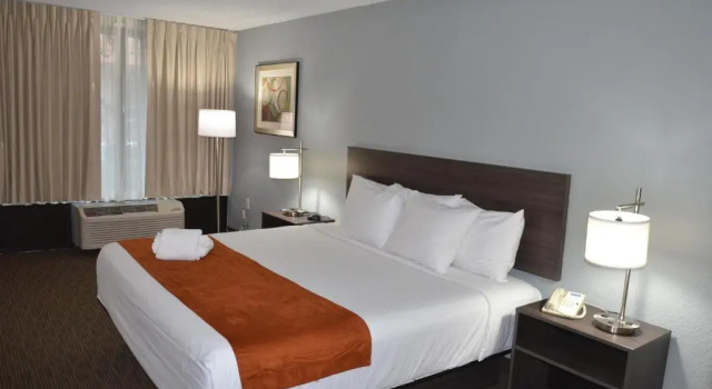 Двухместный номер Standard Days Inn & Suites by Wyndham Orlando Airport