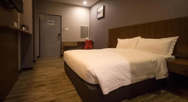 Номер Deluxe 3-Plus Hotel