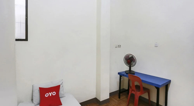 Номер Economy OYO 90825 Hotel Lizha 2