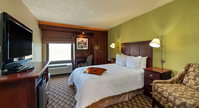 Номер Standard Hampton Inn I-10 & College Drive