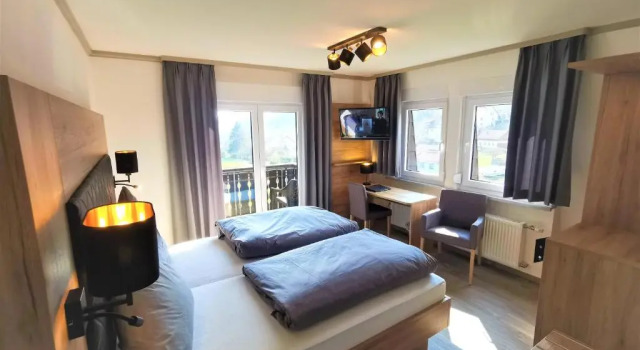 Двухместный номер Standard с балконом Hotel Grüner Baum mit Restaurant & Wellness