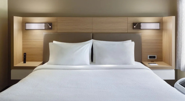 Двухместный люкс SpringHill Suites Charlotte University Research Park