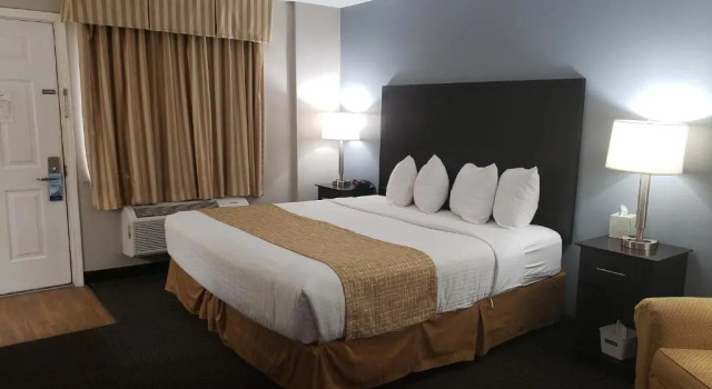 Номер Standard Travelodge by Wyndham Traverse City MI