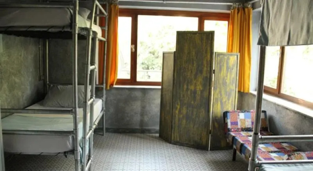 Кровать в общем номере Цокольный этаж Role Street Hostel