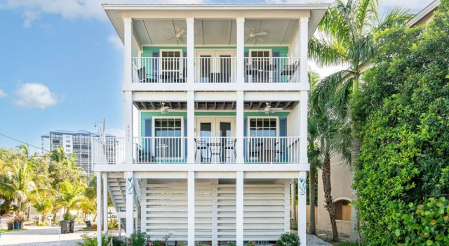 Sunset Paradise - 4601 Estero by Coastal Vacation Properties, Забронировать Дом для отпуска Отели Fort Myers Area с парковкой, Парковка
