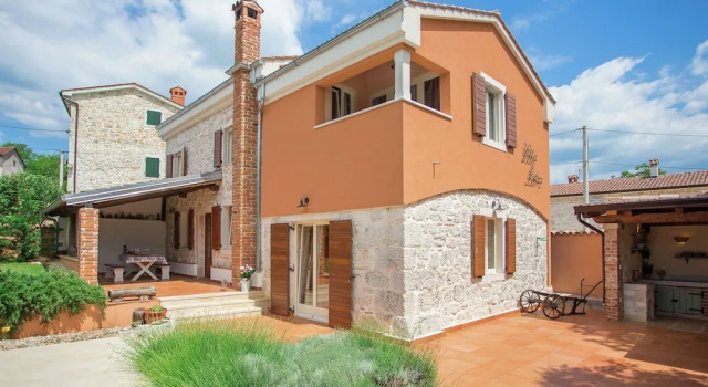 Rustic Villa in Dracevac With Outdoor Pool
