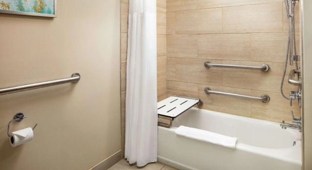 Четырёхместный номер Standard Hilton Santa Barbara Beachfront Resort