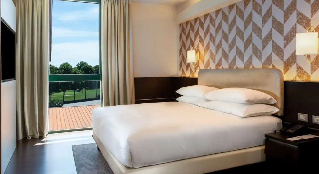 Номер Deluxe с красивым видом из окна Doubletree by Hilton Milan Malpensa Solbiate Olona