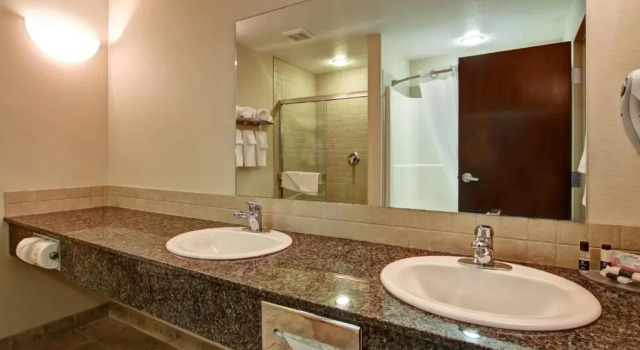 Люкс Canalta Hotel Camrose