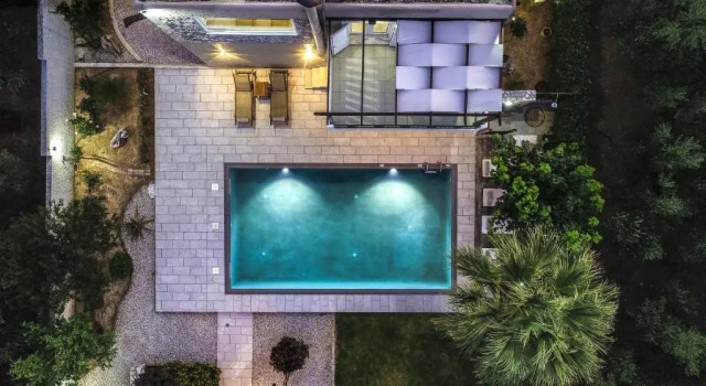 Petronila Luxury Villa with heated private pool, Забронировать Вилла Отели Кисамоса с парковкой, Парковка