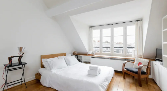 Into Paris - Appartement Hotel de Ville, Забронировать Отель 4-й округ: Отель-де-Виль Париж, рядом с Станция метро Rambuteau