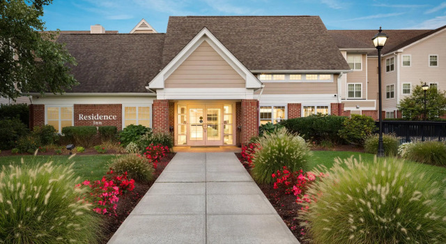 Residence Inn by Marriott Milford, Varaa Hotelli Hotellit New England uima-altaalla, Uima-allas