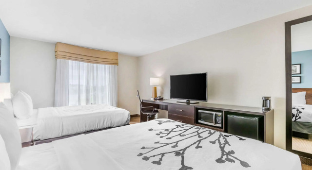 Четырёхместный номер Standard Sleep Inn & Suites Ames near ISU Campus