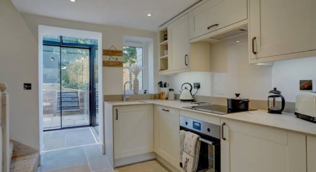 1 Bed Cottage Sleeps 2 With Hot Tub & Pets Welcome, Book Feriehus Villaer i Great Massingham, Villa