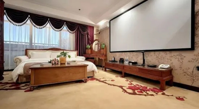 Семейный люкс Sunshine Hotel 1st Road (Altay Emerald Bay)