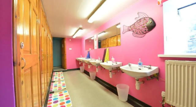 Кровать в общем номере Oban Backpackers