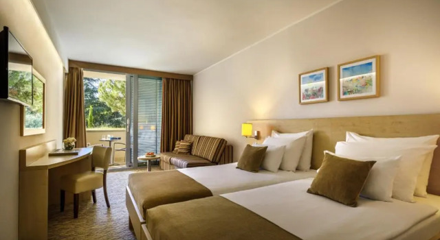 Семейный номер Standard с балконом Valamar Parentino Hotel