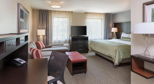 Номер Standard Staybridge Suites Canton by IHG