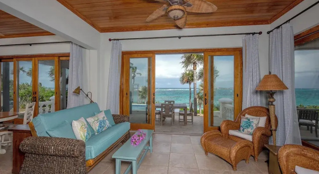 Seven Palms Serenity: Beachfront Oasis, Prenota Villa Hotel a Bahamas Out Islands con parcheggio, Parcheggio