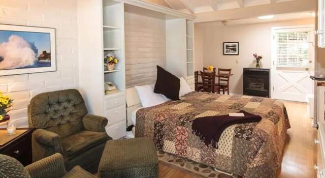 Студия Pine Acres Lodge