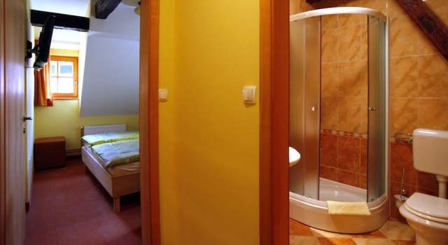 Номер Comfort Bed & Breakfast Šilak