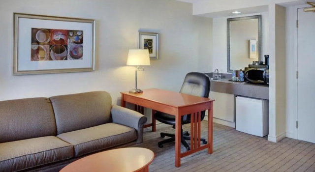 Люкс Holiday Inn & Suites Ottawa Kanata by IHG