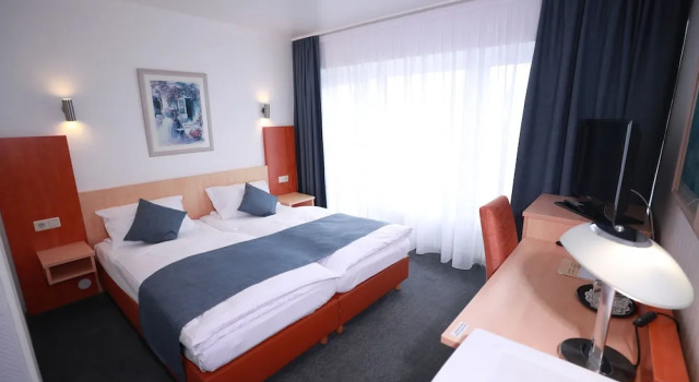 Двухместный номер Standard с балконом Hotel Savoy Bonn
