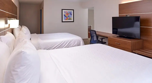 Четырёхместный люкс c 1 комнатой Holiday Inn Express Towson- Baltimore North by IHG