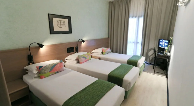 Трёхместный номер Standard с балконом Hotel Forum