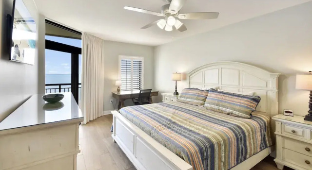 Southwind 802 5 Bedroom Condo, Забронировать Апартаменты/квартира Отели Миртл-Бич с парковкой, рядом с Pine Lakes International Country Club, Парковка