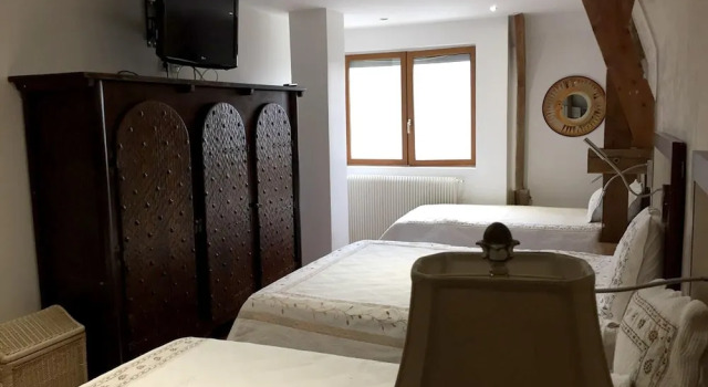 Mansion With 4 Bedrooms in Courtenay, With Wonderful Lake View, Enclos, Rezerwuj Dom wakacyjny Wille w Loiret, Willa