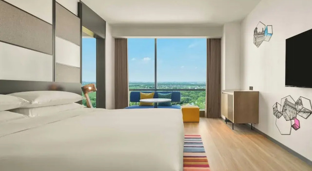 Двухместный семейный номер Standard с видом на город Aloft by Marriott Kunshan Dianshan Lake