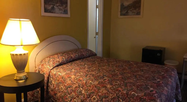 Четырёхместный номер Standard с балконом La Fontana Motel