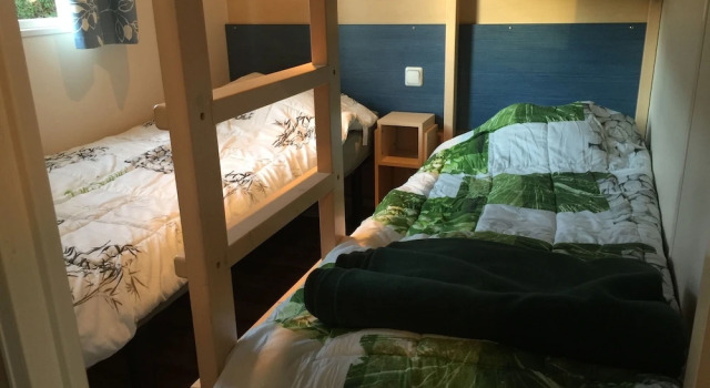 Mobile Home Les Berges du Rhin Le 4, Book Hotel Hoteller i Biesheim med parkering, Parkering
