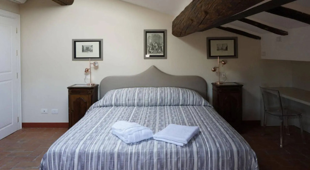 Casa Isolani Guest House Santo Stefano, Забронировать Отель «постель и завтрак» Санто-Стефано , рядом с Палаццо д’Аккурсио