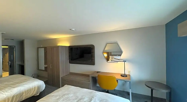 Четырёхместный люкс Holiday Inn Express & Suites Port Washington by IHG