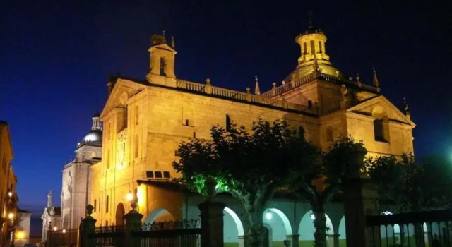 Casa rural El Manantial, Забронировать Отель Сьюдад-Родриго Salamanca Province, рядом с Церковь Св. Петра и Св. Исидоро