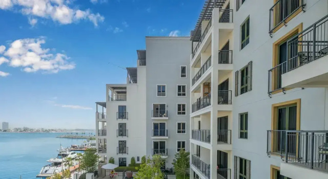 Апартаменты LUX  The Le Pont Sea View Suite
