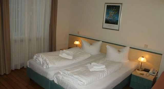 Land-Gut-Hotel- Weisser Schwan, Book Hotel Zossen Brandenburg