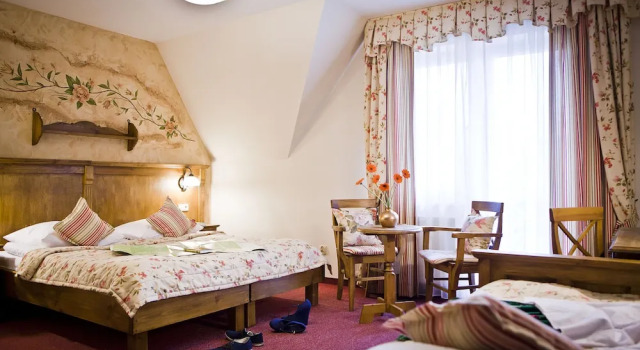 Трёхместный номер Standard с балконом Helan Family & SPA