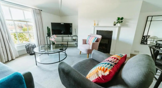 Chic 2 Bed Pad, 10 Min Walk to Heart of Bath