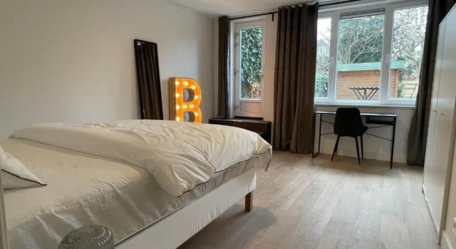 Beautiful 1 Bedroom Serviced Apartment 76m2 -MNL B-, Забронировать Апартаменты/квартира Отели Роттердама с парковкой, рядом с Museum Rotterdam '40 -'45 NOW, Парковка
