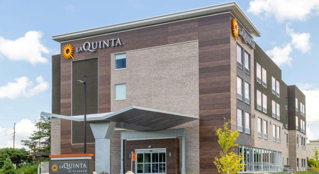 La Quinta Inn and Suites by Wyndham Bloomington, Забронировать Отель Блумингтон Индиана