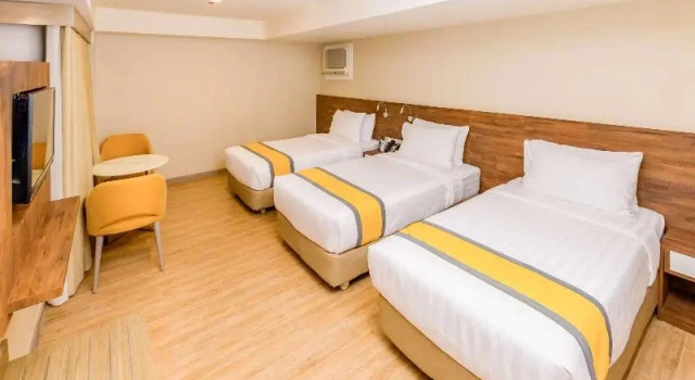 Четырёхместный семейный номер Standard SureStay Plus by Best Western Cebu City