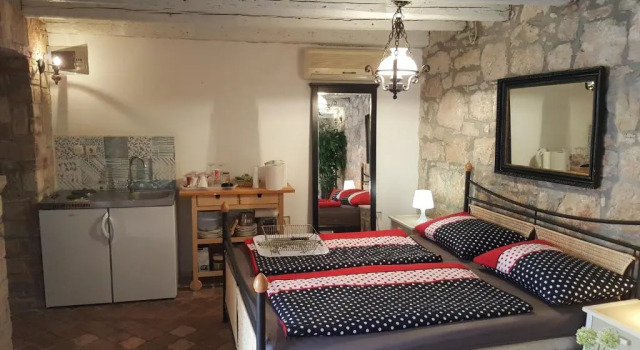 Студия Old Stone Holiday Home