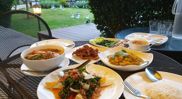 Baan Rai Darun Home Stay and Scenery Raft, Rezervovat Hotel Hotely v Central Thailand se snídaní, Snídaně