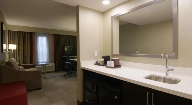 Студия Hampton Inn & Suites by Hilton Toronto Markham