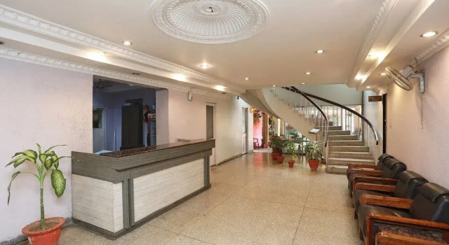 OYO 26221 Nihar, Book Hotel Hoteller i Bhagalpur med parkering, Parkering